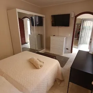  Quarto em Acomodações Particulares Ampla Suíte Grande Com Hidro Em Sobrado Grande No Meio Do Brooklin